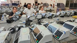 Carga e lacre preparam urnas para 2º turno das Eleições Gerais de 2026