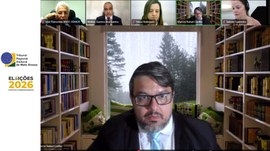 Imagem de uma reunião virtual realizada na plataforma de videoconferência, com a participação de...