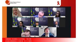 Captura de tela de uma sessão ordinária do Tribunal Regional Eleitoral de Mato Grosso realizada ...