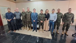 Autoridades do Comando Militar da 13ª Brigada de Infantaria Motorizada (13ª Bda Inf Mtz) visitar...