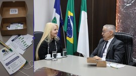 Presidente do TRE-MT entrega Kit Sementes da Cidadania ao presidente do TRT-MT