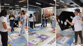 A imagem é um mosaico com três cenas de uma atividade educativa realizada em ambiente interno. N...