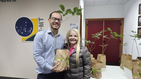 Entrega e plantio de mudas - Projeto SilvesTRE 12