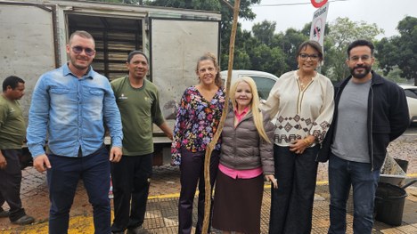Entrega e plantio de mudas - Projeto SilvesTRE 12
