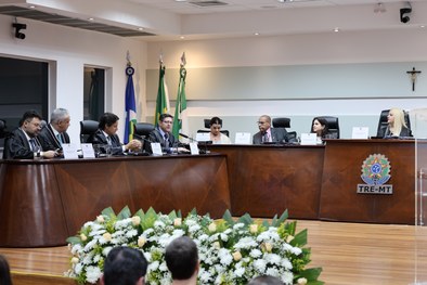 TRE-MT celebra mais de nove décadas com homenagens e compromisso com a democracia