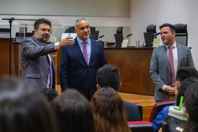 Alunos de Direito da Unemat Diamantino conhecem TRE-MT e acompanham sessão plenária 1