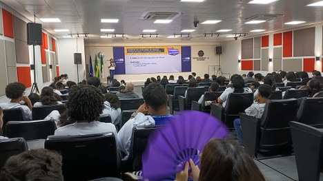 Produção teve como tema o alistamento eleitoral de jovens com idades entre 15 e 17 anos e o estí...