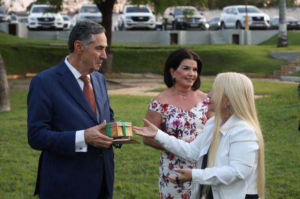 Cr´dito foto: Alair Ribeiro

Ministro Barroso conhece projeto 'SilvesTRE' em Cuiabá  

 

...