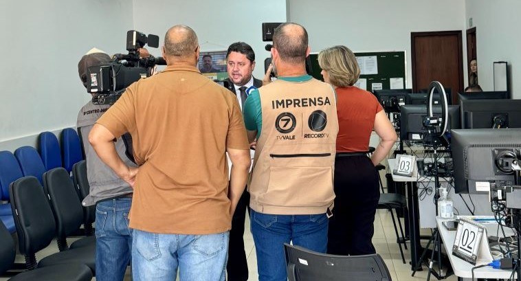 Cartório Eleitoral de Tangará da Serra reúne líderes comunitários e representantes de assistênci...