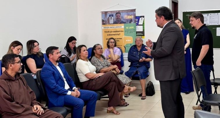 Cartório Eleitoral de Tangará da Serra reúne líderes comunitários e representantes de assistência social para discutir projeto “Biometria 100%” Cartório Eleitoral de Tangará da Serra reúne líderes comunitários e representantes de assistênci...
