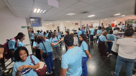Casa da Democracia recebe 150 alunos do Ensino Médio em visita guiada ao Memorial e ao Depósito ...