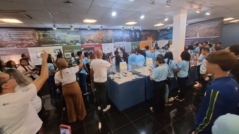 Casa da Democracia recebe 150 alunos do Ensino Médio em visita guiada ao Memorial e ao Depósito ...