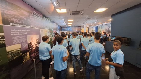 Casa da Democracia recebe 150 alunos do Ensino Médio em visita guiada ao Memorial e ao Depósito ...