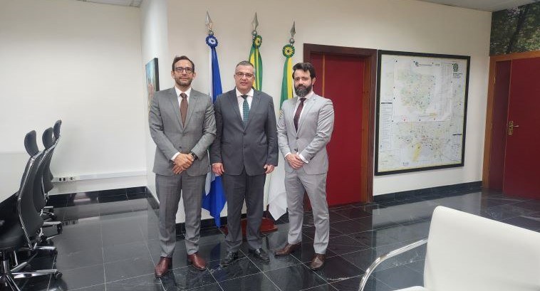 Corregedor Regional Eleitoral recebe visita dos novos juízes-membros substitutos Corregedor Regional Eleitoral recebe visita dos novos juízes-membros substitutos