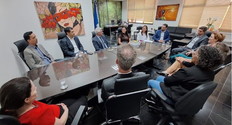 Corregedoria recepciona servidora empossada, nova chefe do cartório eleitoral de Cotriguaçu