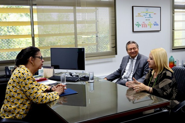 Desembargador Mário Kono toma posse como juiz membro substituto do TRE-MT - 1 Nesta terça-feira, 16 de maio, ocorreu a posse do desembargador Mário Kono como juiz membro subs...