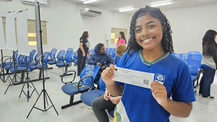 Dia E mobiliza jovens e transforma salas de aula em portas para a democracia