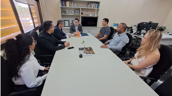 Everson Antonio da Silva e Leno Grazianny Fragoso de Moraes tomaram posse nesta quinta-feira (27)