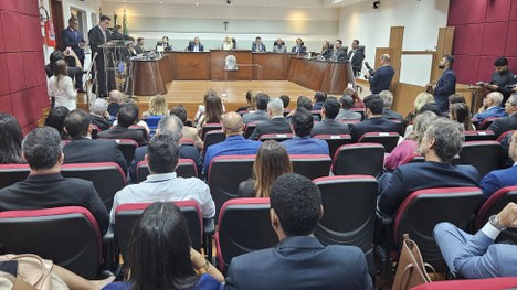 Magistrado assume a cadeira deixada pelo juiz Luiz Otávio Pereira Marques; cerimônia foi acompan...