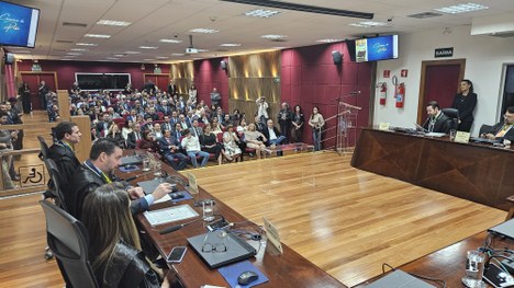 Magistrado assume a cadeira deixada pelo juiz Luiz Otávio Pereira Marques; cerimônia foi acompan...