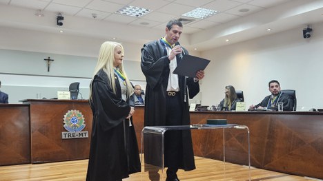 Magistrado assume a cadeira deixada pelo juiz Luiz Otávio Pereira Marques; cerimônia foi acompan...