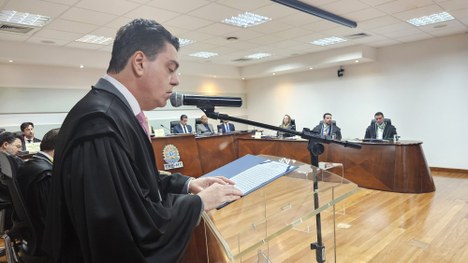 Magistrado assume a cadeira deixada pelo juiz Luiz Otávio Pereira Marques; cerimônia foi acompan...