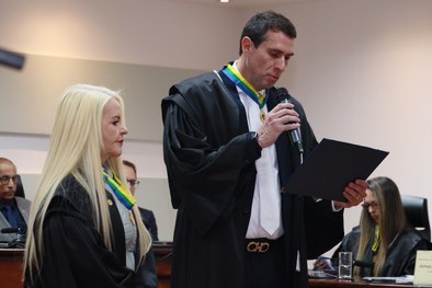 Magistrado assume a cadeira deixada pelo juiz Luiz Otávio Pereira Marques; cerimônia foi acompan...