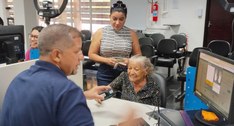 Eleitora de 98 anos, moradora do Jardim Florianópolis, faz biometria depois de 29 anos sem votar