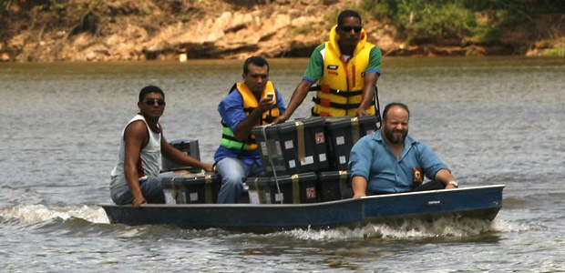 Entrega de urnas eletrônicas em localidades de difícil acesso Entrega de urnas eletrônicas em localidades de difícil acesso