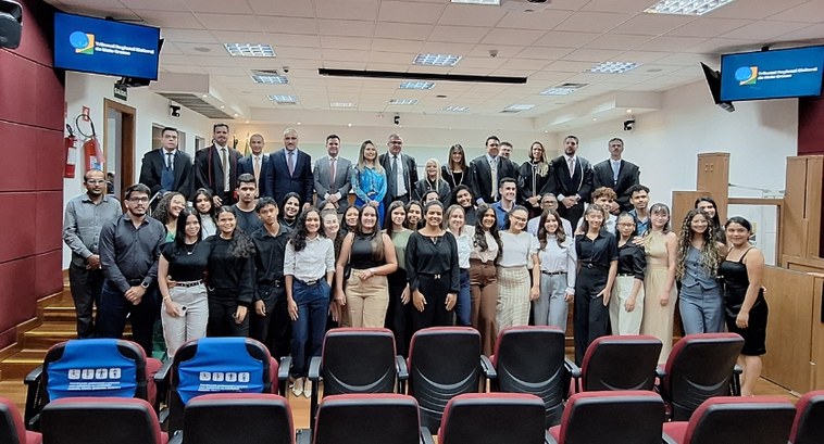 Estudantes de Direito da Unemat Diamantino conhecem TRE-MT e acompanham sessão plenária