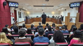 Participaram 42 estudantes, sendo 19 do 9º semestre e 23 de semestres iniciais, do 1º ao 4º