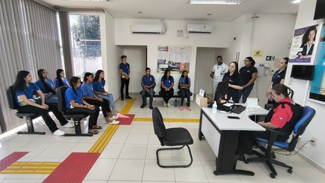 Mais de 30 alunos da ETEC Cáceres são atendidos pelo “Quinta Jovem” do TRE-MT