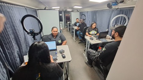 Unidade móvel da Justiça Eleitoral realiza 267 atendimentos na ExpoJuína