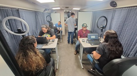 Unidade móvel da Justiça Eleitoral realiza 267 atendimentos na ExpoJuína