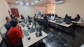 Treinamento presencial de 14 horas capacita 11 profissionais para atuarem na preparação de urnas...