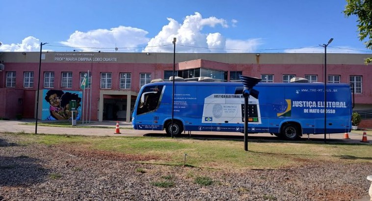 Justiça Eleitoral Móvel promove mutirão para biometria na Escola Maria Dimpina, na Grande Coxipó Justiça Eleitoral Móvel promove mutirão para biometria na Escola Maria Dimpina, na Grande Coxipó