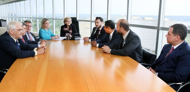 Ministra Rosa Weber se reúne com representantes do PT 