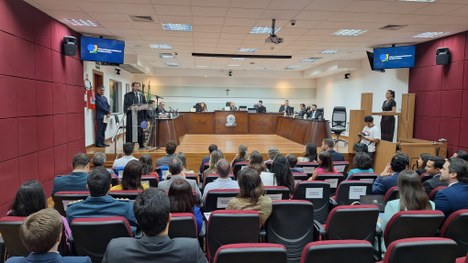 Jean Garcia de Freitas Bezerra é empossado como novo juiz-membro do TRE-MT