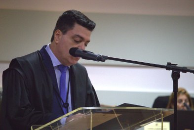 Jean Garcia de Freitas Bezerra é empossado como novo juiz-membro do TRE-MT