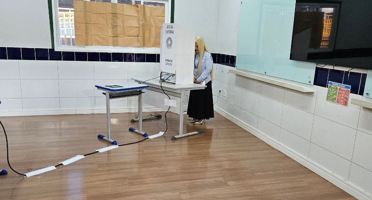 Papel de cidadã foi destacado por ela, que também conversou com mesários(as) e colaboradores da ...