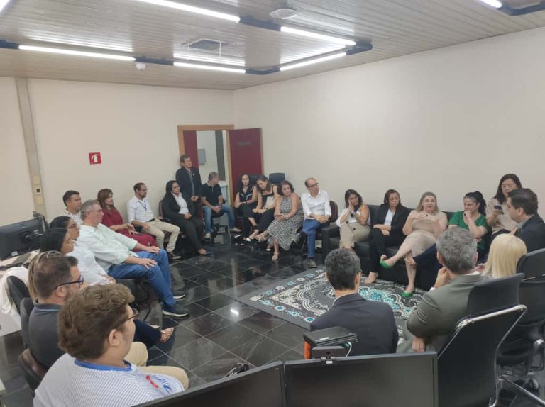 Secretaria Judiciária do TRE-MT recebe primeira edição do "Guaraná com a Presidência" 2 Presidente Serly Marcondes Alves inicia série de encontros para conhecer servidores e otimizar f...