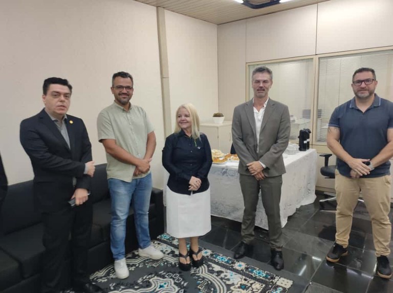 Secretaria Judiciária do TRE-MT recebe primeira edição do "Guaraná com a Presidência" 3 Presidente Serly Marcondes Alves inicia série de encontros para conhecer servidores e otimizar f...
