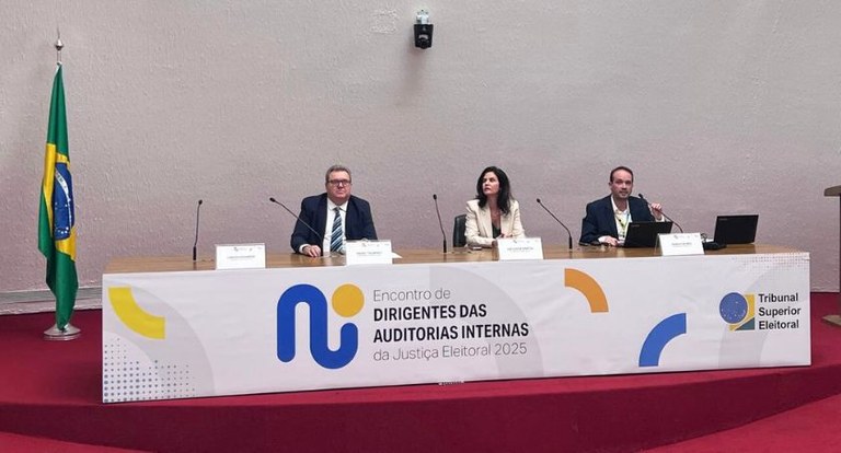 Servidores da Auditoria Interna do TRE-MT participam em BSB de evento do TSE 2