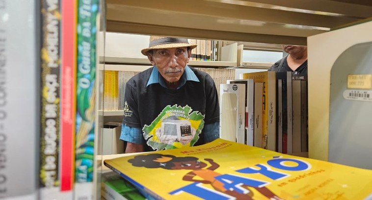 TRE-MT Alunos do SoleTRE descobrem a cidadania nas páginas, memórias e urnas do TRE-MT