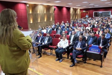 TRE-MT AVALIAÇÃO DAS ELEIÇÕES 2022 COM JUÍZOS E CHEFIAS DE CARTÓRIO - desembargadora e público