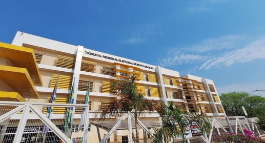 TRE-MT celebra 20 anos da Escola Judiciária Eleitoral com solenidade e entrega de Medalha do Mér...