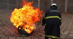 TRE-MT Controle de princípio de incêndio marca encerramento do curso de formação de brigadistas