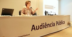 Corregedora eleitoral Maria Helena Póvoas durante Audiência Pública 2014.