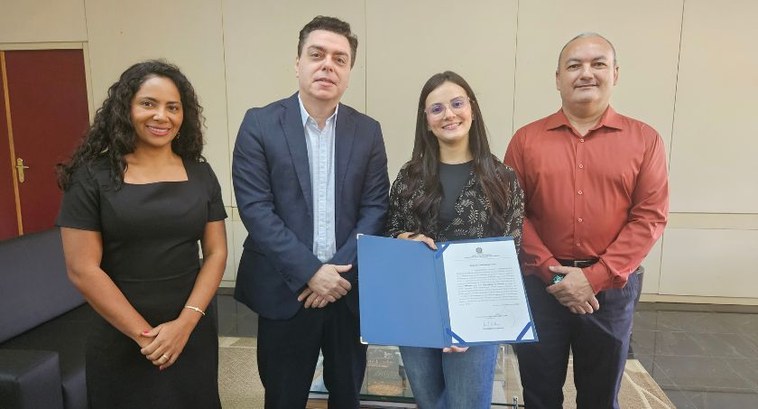 TRE-MT dá posse a nova servidora aprovada no último concurso para o cargo de analista judiciário