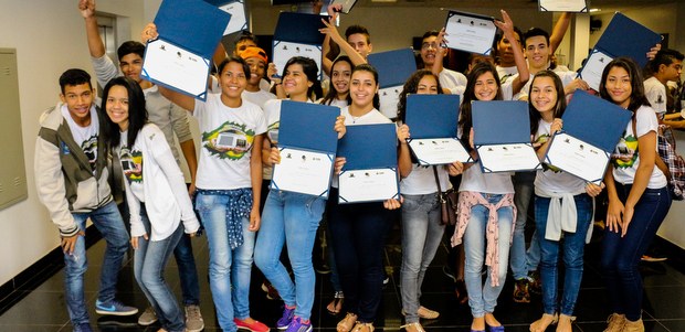 Diplomação dos alunos participantes do Programa Voto Consciente 2015 - Foto: Alair Ribeiro/TRE-MT